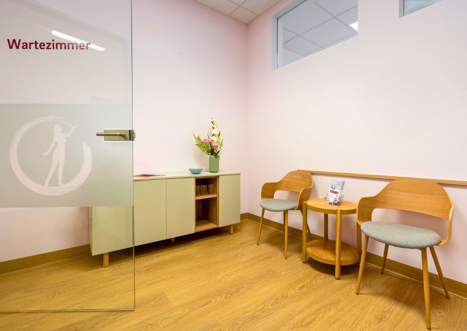 Ruhiger Sitzbereich der Praxis